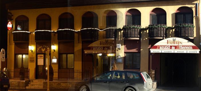 Hôtel Fonix Panzio à Pápa Extérieur photo