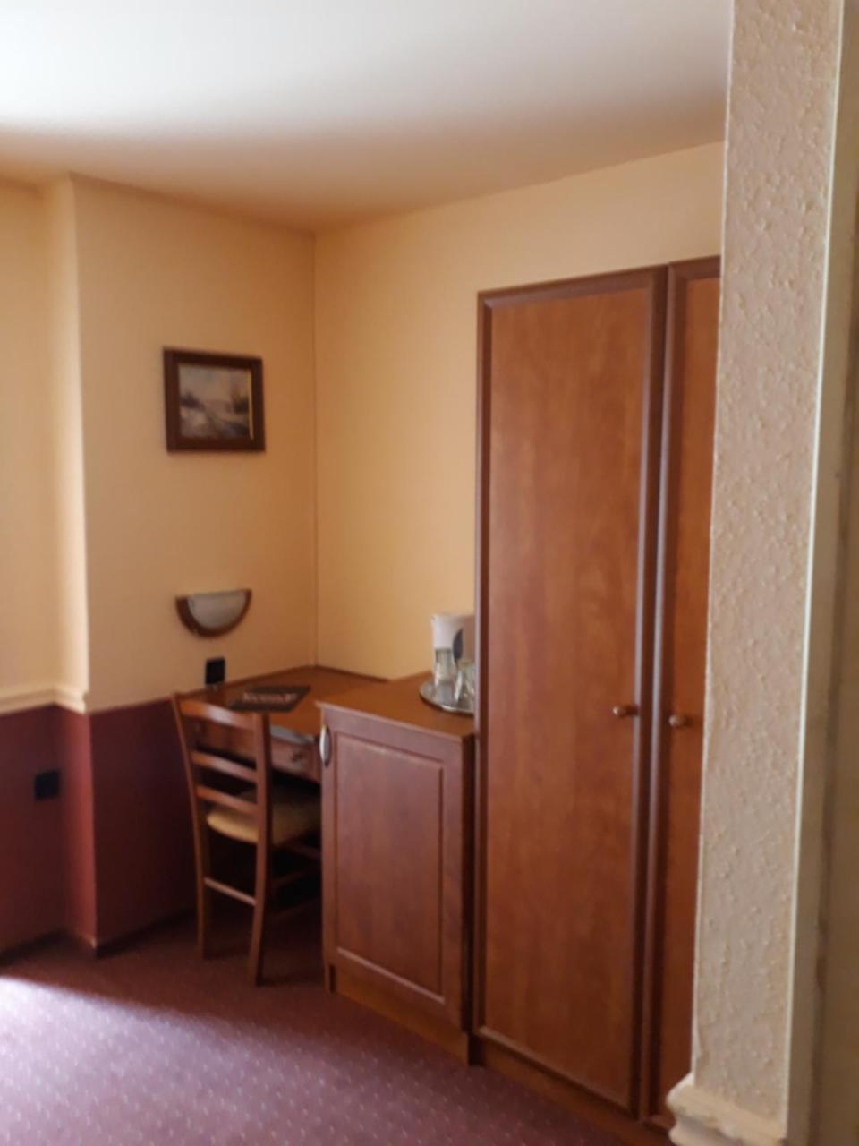 Hôtel Fonix Panzio à Pápa Extérieur photo